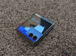 Motorola Razr 40 Ultra review: A flipping triumph Motorola Razr 40 Ultra Lead